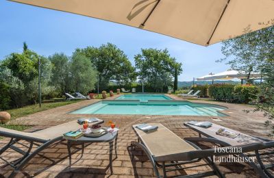 Plattelandswoning te koop Asciano, Toscane, RIF 2992 Blick auf Pool 