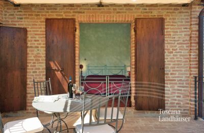 Plattelandswoning te koop Asciano, Toscane, RIF 2992 Terrasse mit Blick in SZ