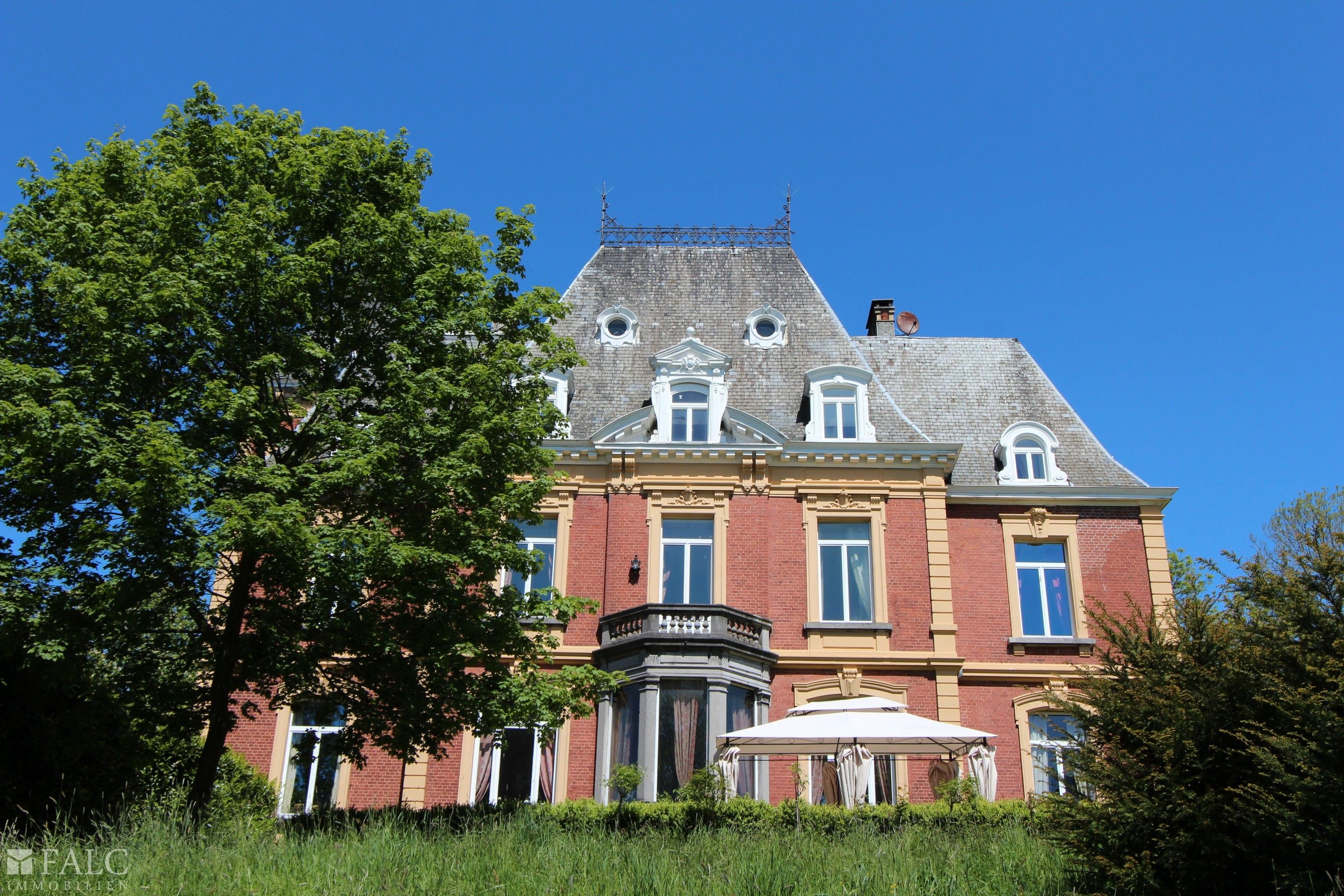 Images Chateau Neufais te koop in België