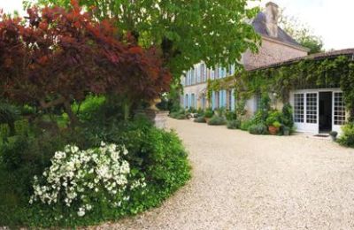 Landhuis te koop Gémozac, Nouvelle-Aquitaine, Das Landhaus mit Vorplatz und Garten