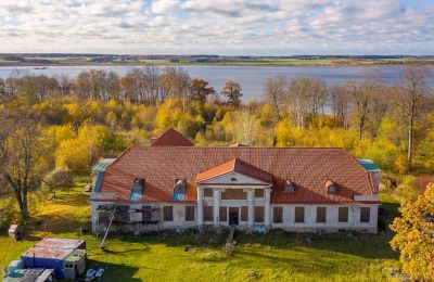 Vastgoed, Līgutu - Gutshaus am See in Lettland