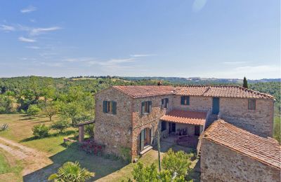 Boerderij te koop Asciano, Toscane, RIF 2982 Blick auf Rustico und Innenhof