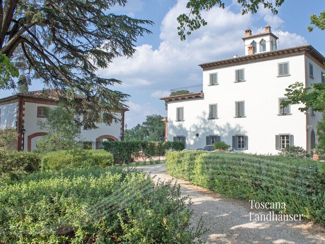 Images Historische Toscaanse villa bij Arezzo met wijngaard