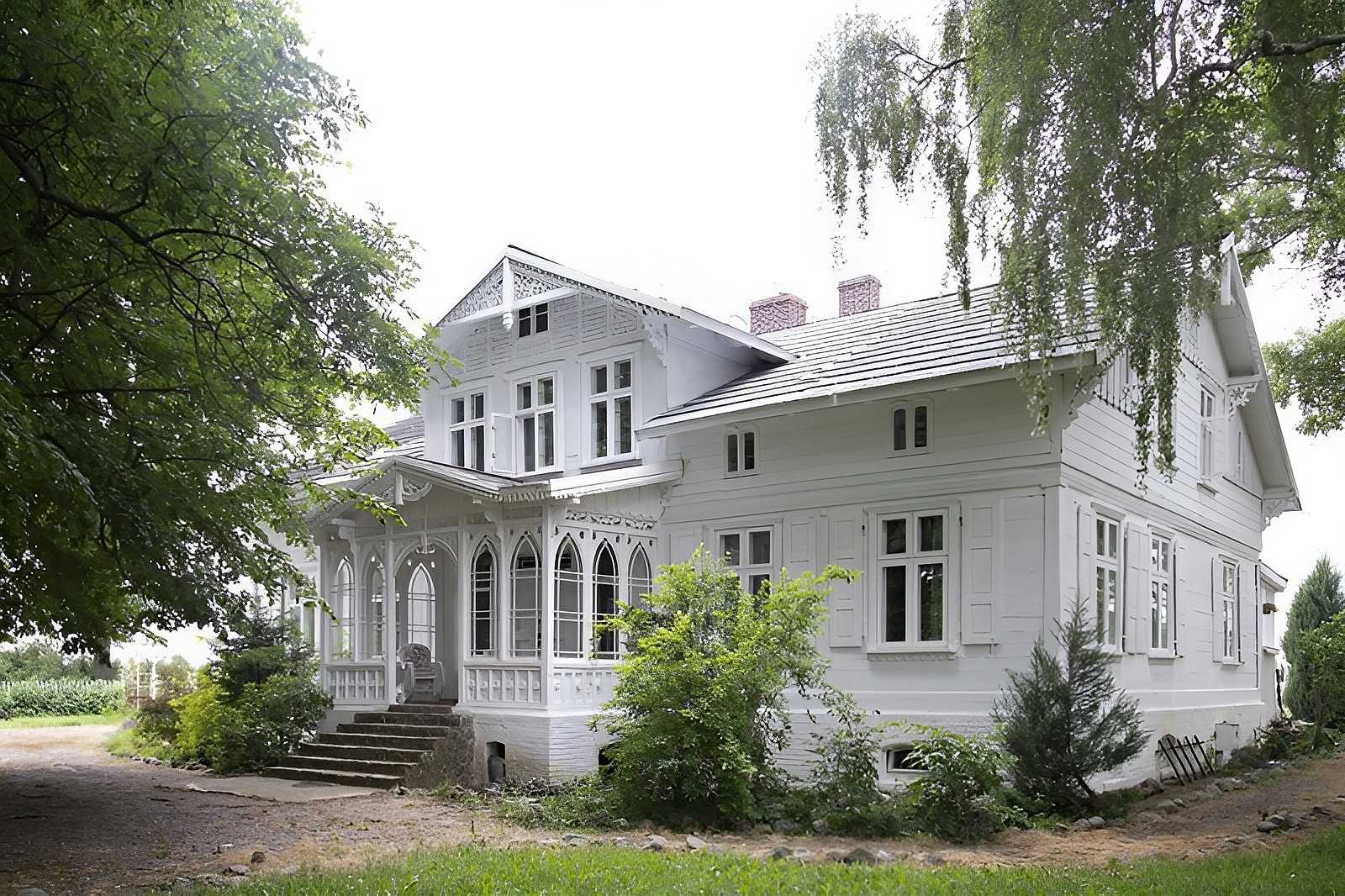 Images Zeldzaam houten landhuis bij Malbork, Pommeren