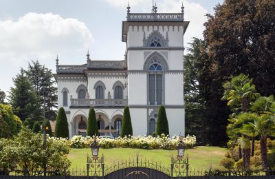 Historische villa te koop 28040 Lesa, Piemonte, Vooraanzicht