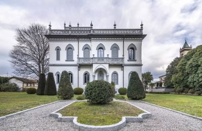 Historische villa te koop 28040 Lesa, Piemonte, Achteraanzicht