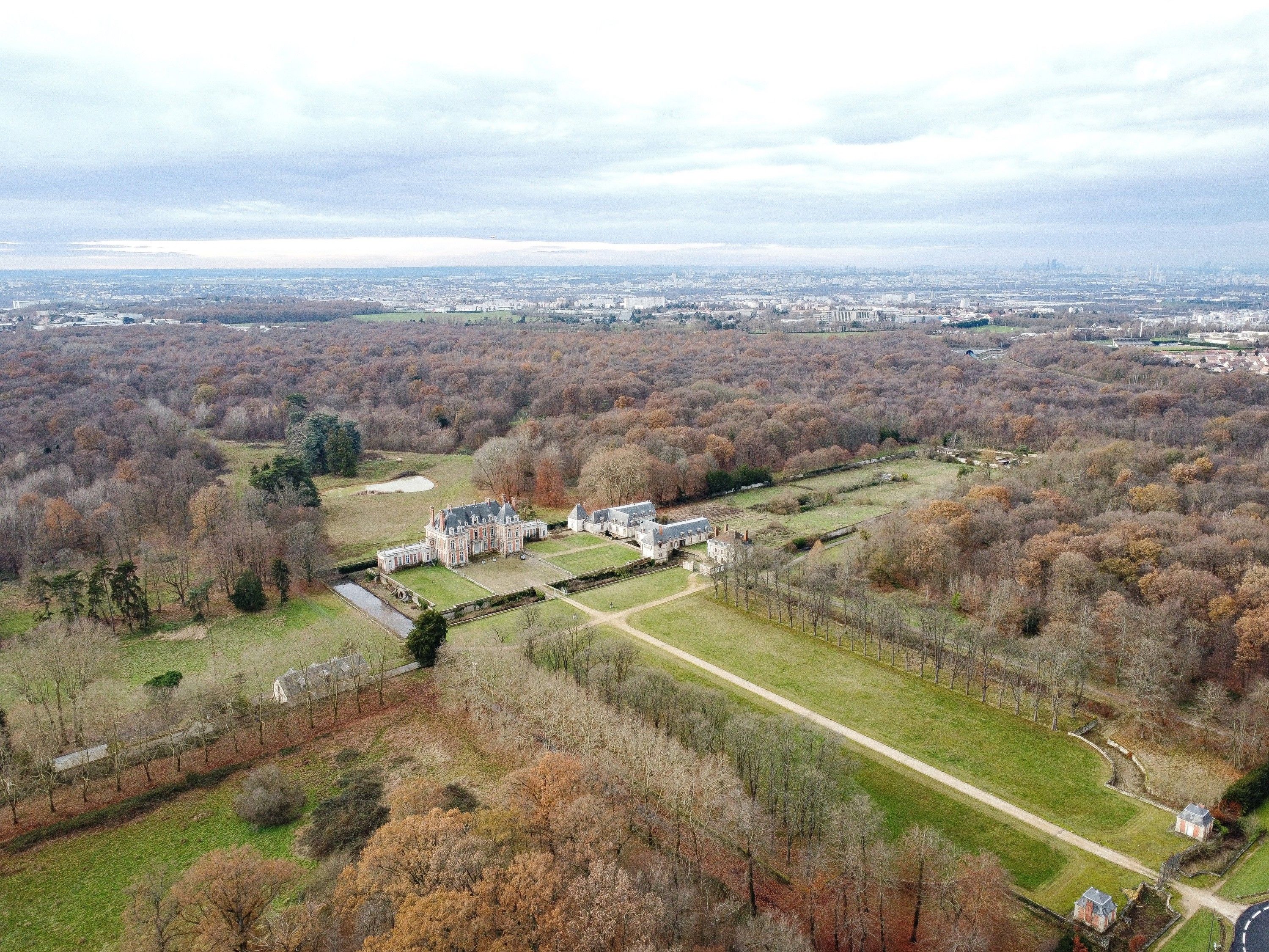 Images Prachtig kasteel bij Parijs met 59 hectare grond