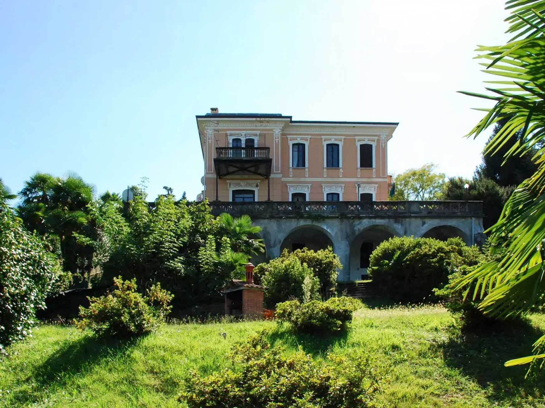 Images Neobarokke villa in Stresa met uitzicht op het meer