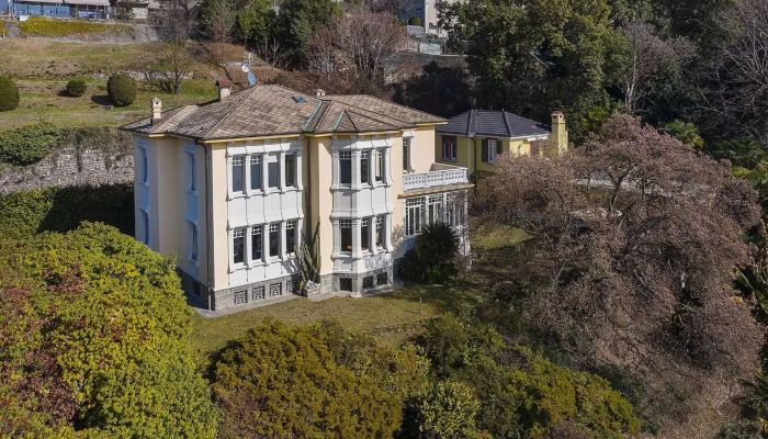 Historische villa te koop Verbano-Cusio-Ossola, Suna,  Italië