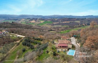 Boerderij te koop Marciano della Chiana, Toscane, RIF 3055 Blick auf Haus und Umgebung