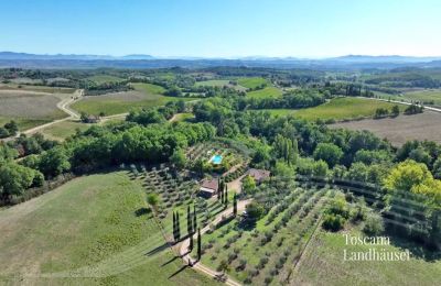 Plattelandswoning te koop Chianciano Terme, Toscane, RIF 3061 Blick auf Anwesen