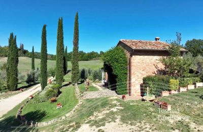 Plattelandswoning te koop Chianciano Terme, Toscane, RIF 3061 Haus und Zufahrt