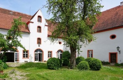 Kasteel te koop 91792 Ellingen, An der Vogtei 2, Bayern, Binnenplaats