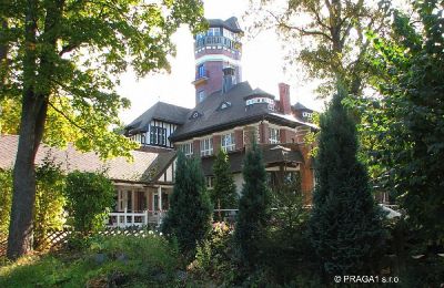 Historische villa te koop Karlovy Vary, Karlovarský kraj, Buitenaanzicht