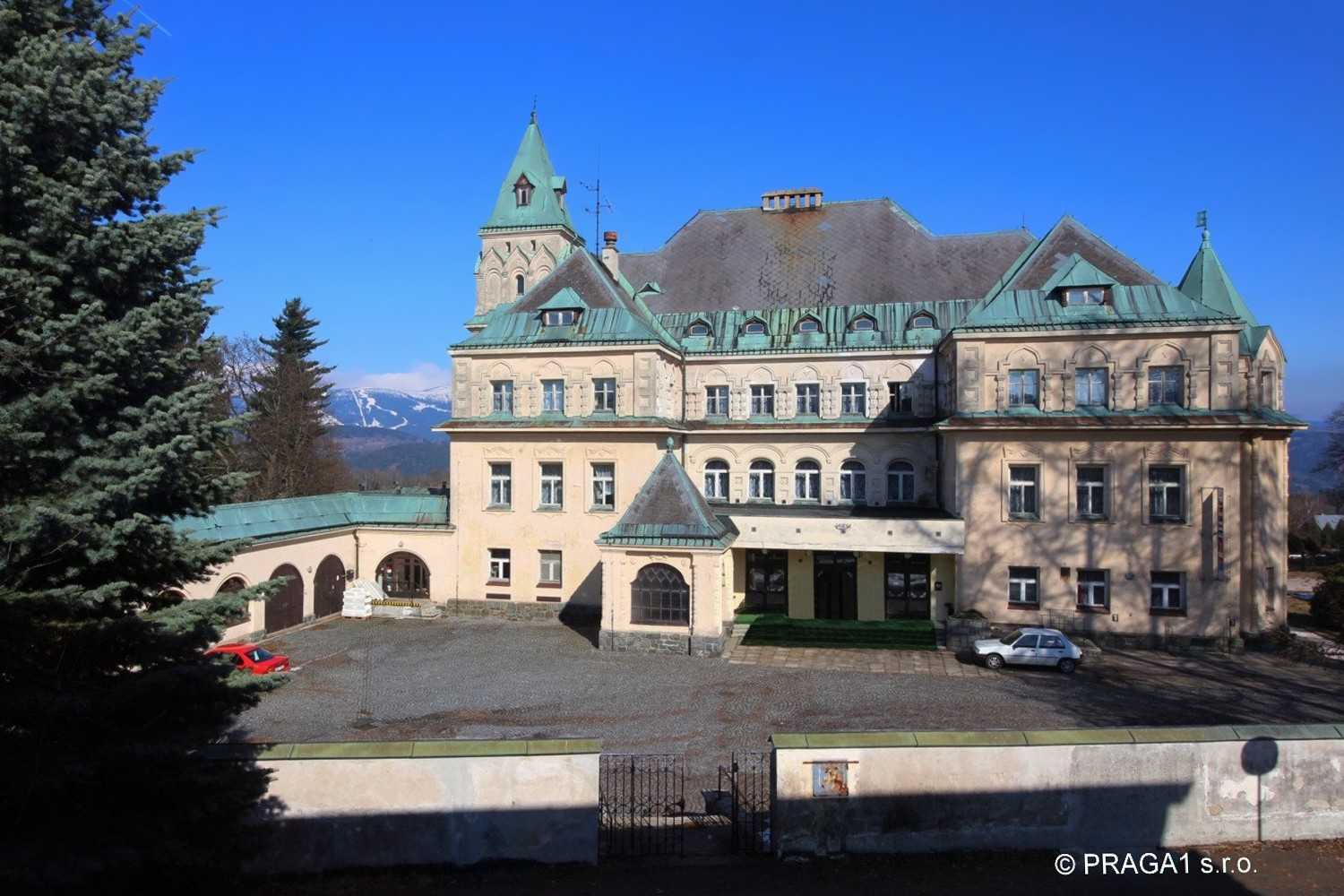 Images Chateau hotel in mountains