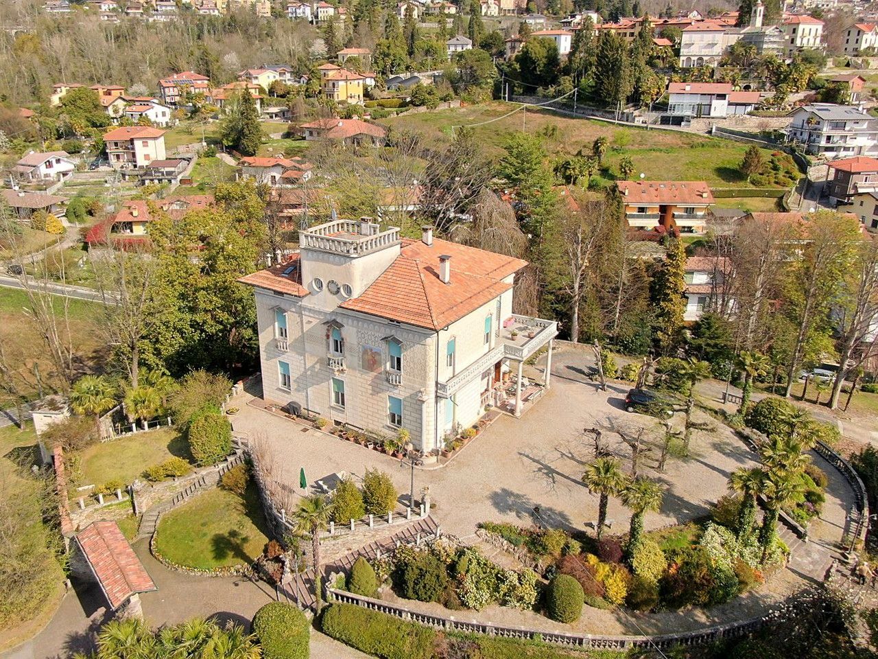 Images Historische luxe villa in Verbania met uitzicht op het meer