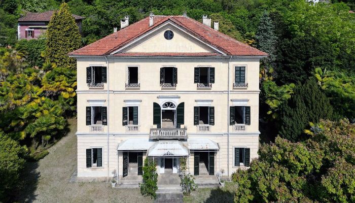 Historische villa te koop 28824 Oggebbio, Piemonte,  Italië