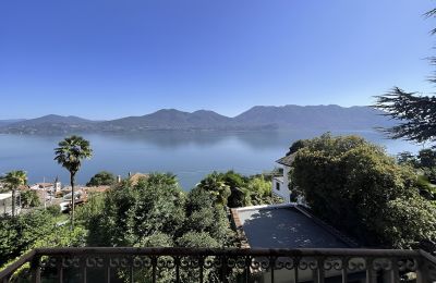 Vastgoed, Panorama op het meer in Oggebbio: villa met tuin en vakantiehuis