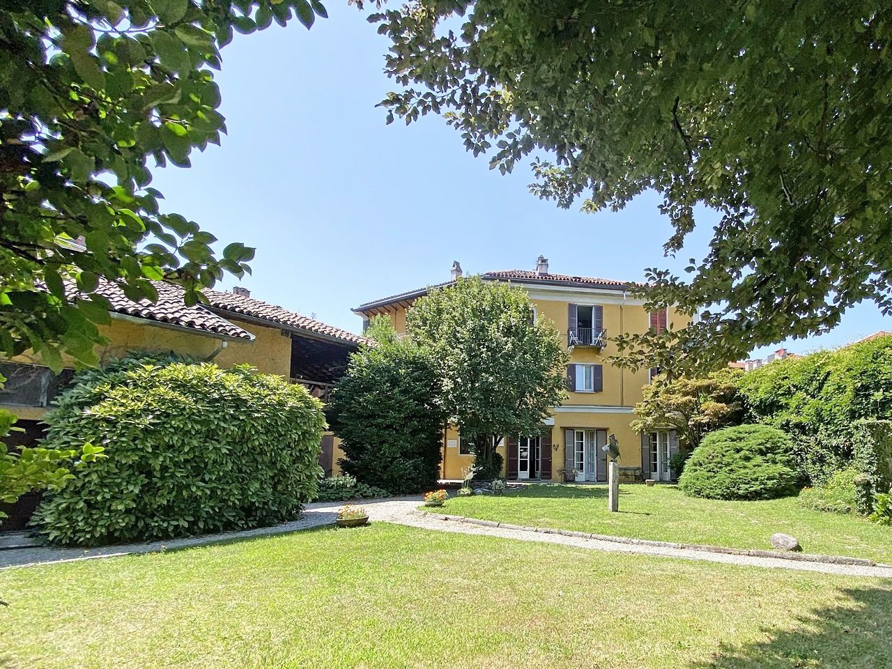 Images Villa in Verbania Intra - Omheind privéterrein met grote tuin