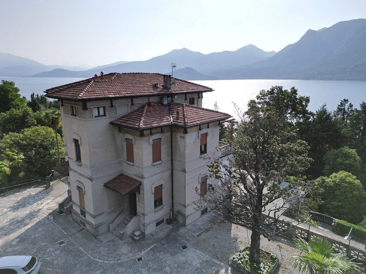 Images Art déco villa aan de oevers van het Lago Maggiore in Ghiffa