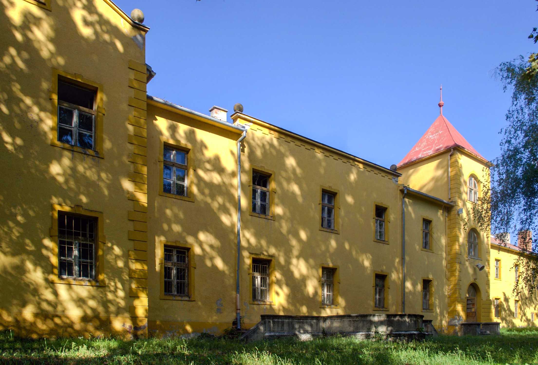 Images Voormalig landhuis in het westen van Slowakije, direct aan de Donau