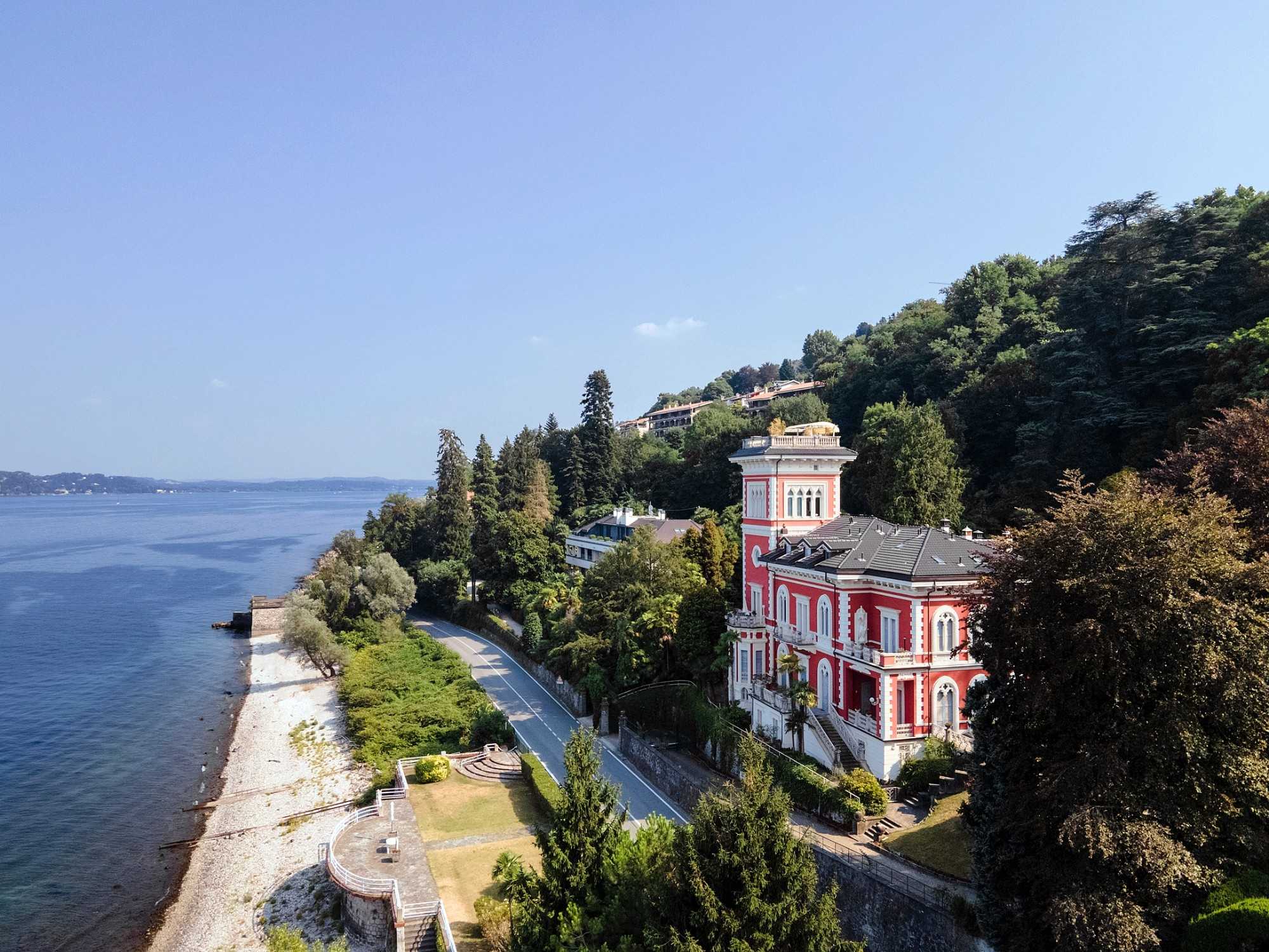 Images Stresa: Condominium in villa met privéstrand