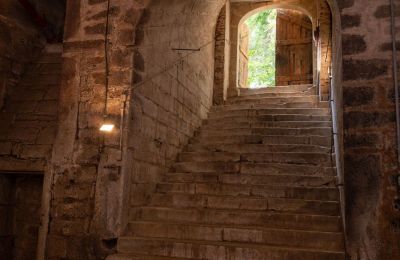 Kasteel te koop Baden-Württemberg, Treppe in Gewölbekeller