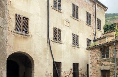 Vastgoed, Oud paleis in Piobbico in de regio Marche