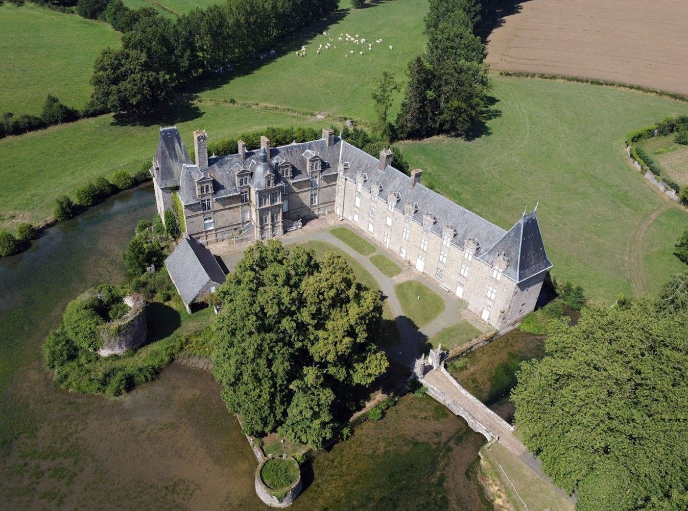 Images Renaissance kasteel bij Le Mans - Loiredal