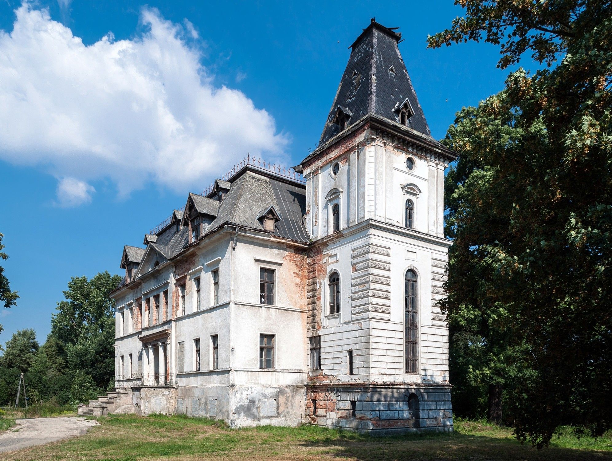 Images Landhuis met park en bijgebouwen in Budziwojów, bij Legnica