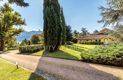 Historische villa te koop Griante, Lombardije, Rear view