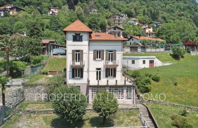 Historische villa te koop Dizzasco, Lombardije, Vooraanzicht