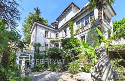 Historische villa te koop Dizzasco, Lombardije, Buitenaanzicht