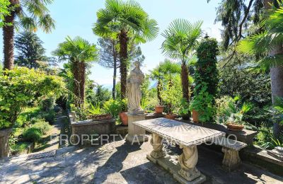 Historische villa te koop Dizzasco, Lombardije, Tuin