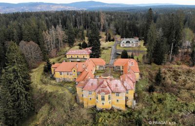 Landhuis te koop Karlovy Vary, Karlovarský kraj, Eigendom