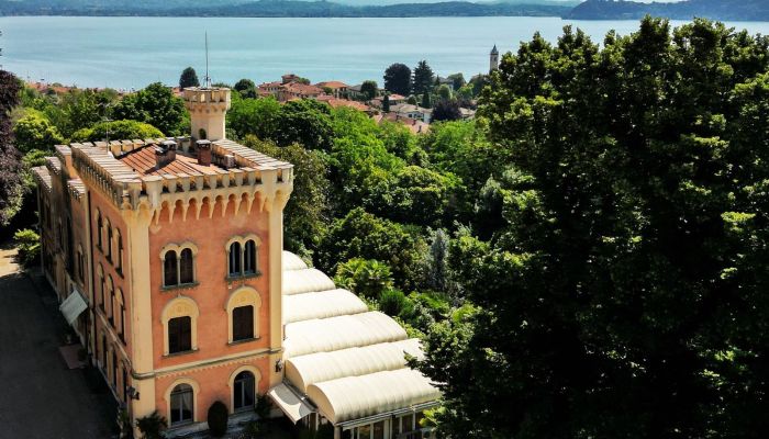 Kasteel te koop Meina, Piemonte,  Italië