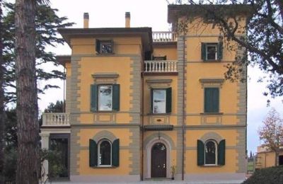 Historische villa te koop Terricciola, Toscane, Zijaanzicht