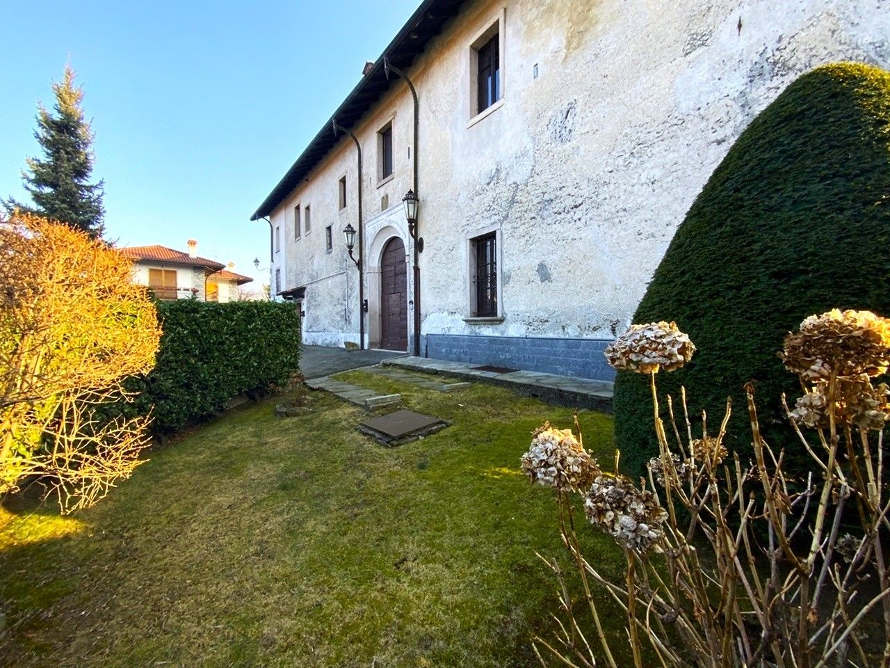 Images Deel van een Palazzo aan het Lago Maggiore