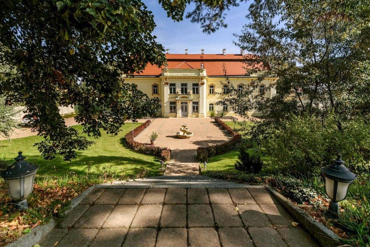 Images Art Nouveau landhuis met park in het westen van Slowakije