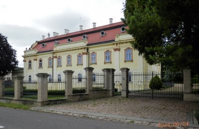 Landhuis te koop Trnavský kraj, Vooraanzicht