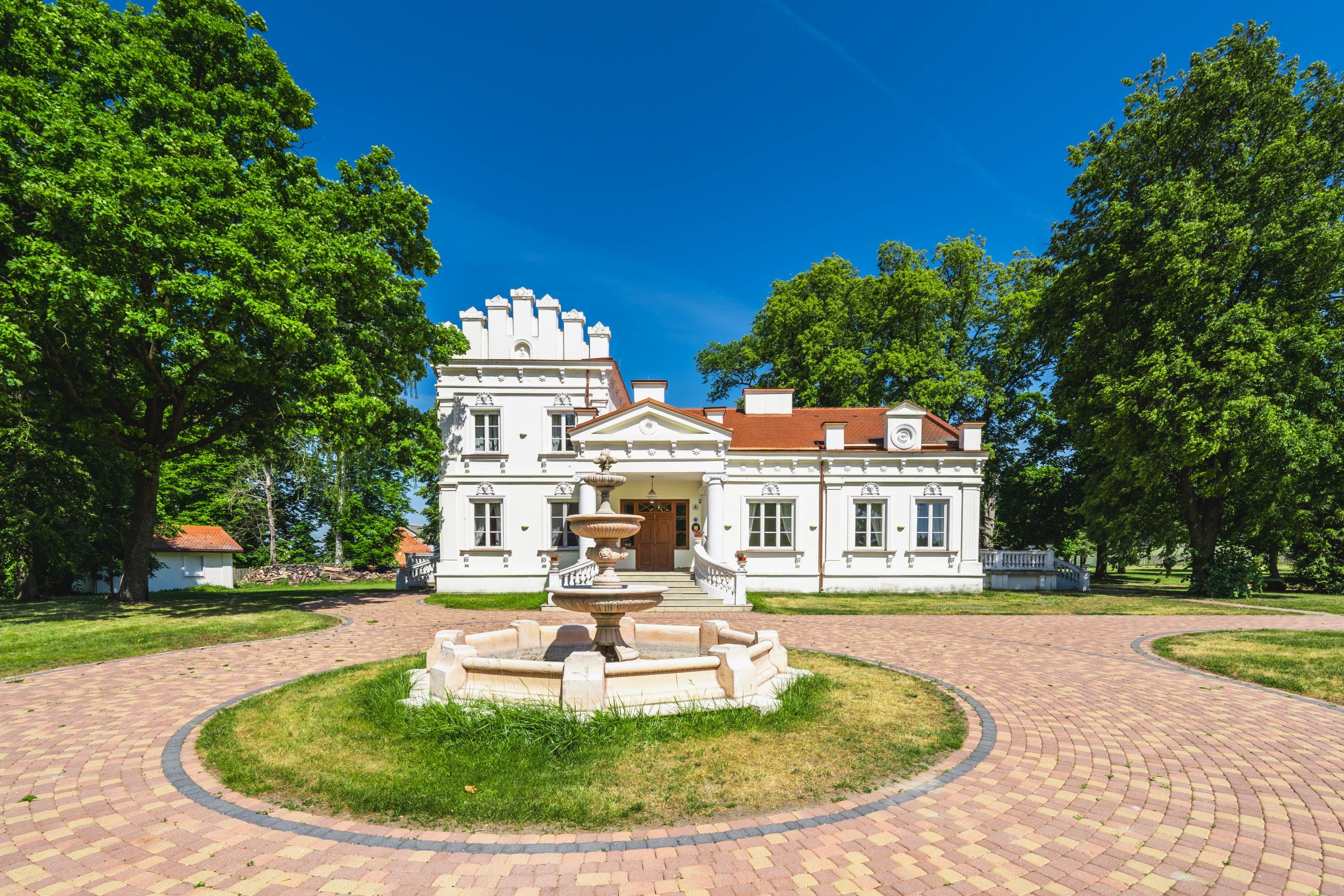 Images Paleis met park bij Warschau