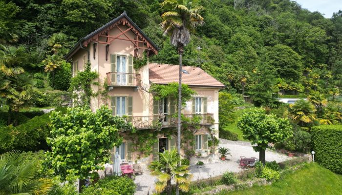 Historische villa te koop Meina, Piemonte,  Italië