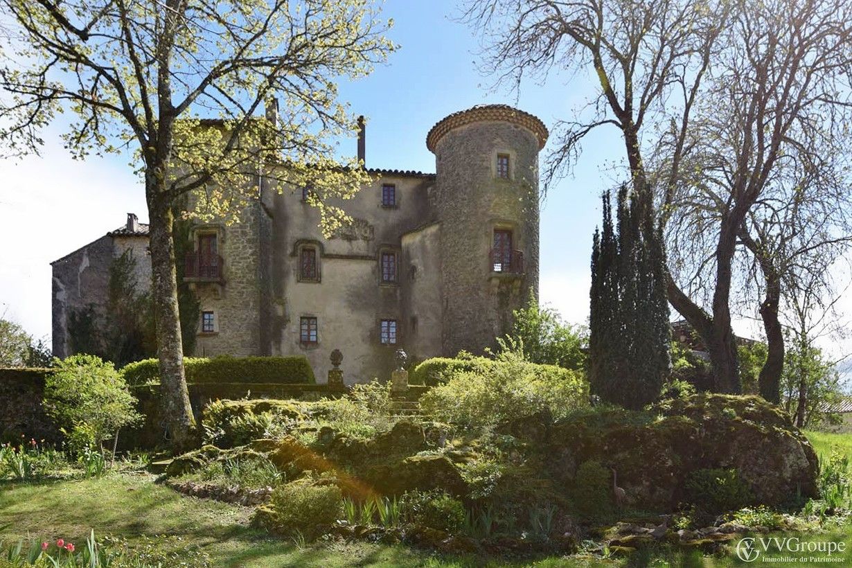 Images Gerenoveerd kasteel in een natuurpark, Zuid-Frankrijk