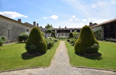 Kasteel te koop Monflanquin, Nouvelle-Aquitaine, Binnenplaats