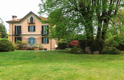 Vastgoed, Historische villa in Lisanza aan het Lago Maggiore, grote tuin