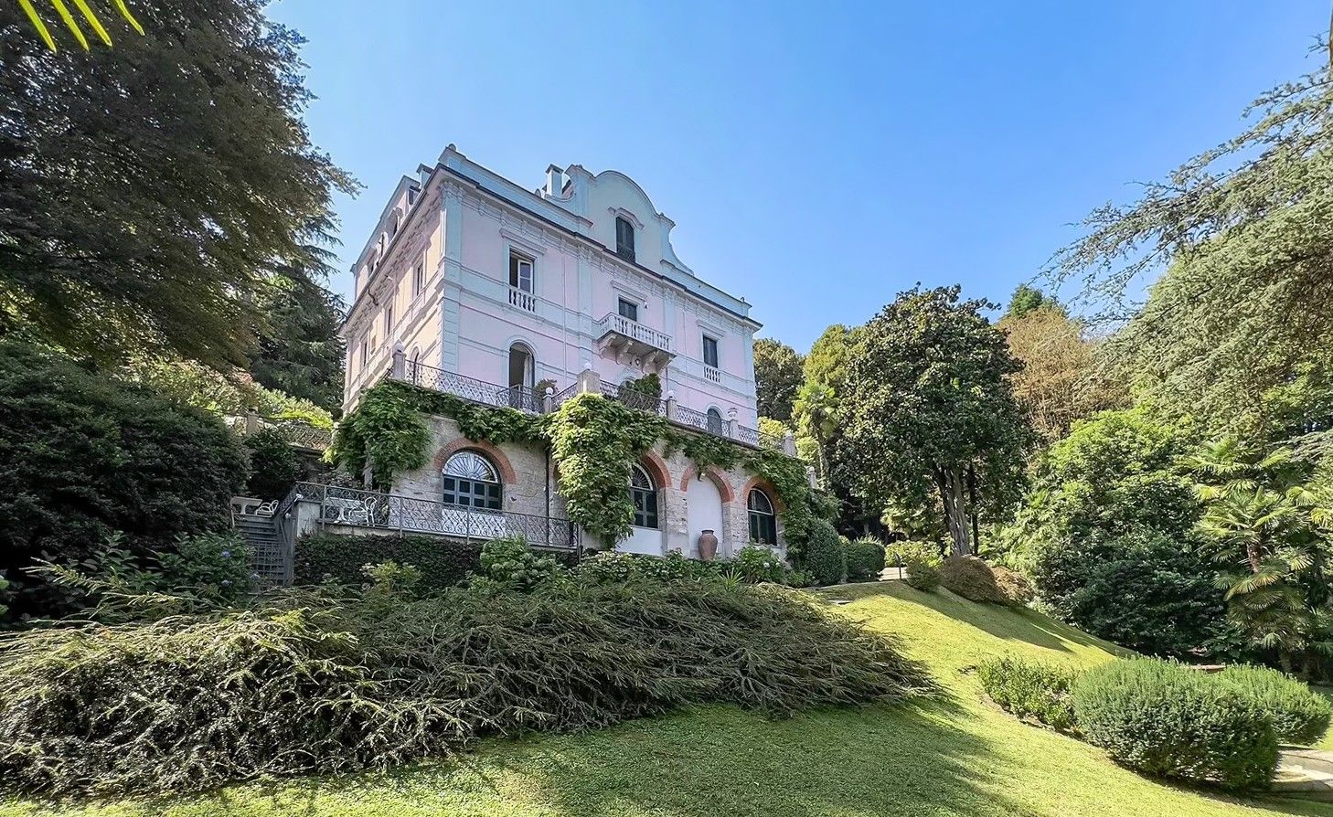 Images Appartement in Villa Amalia in Stresa - Uitzicht op het meer en privéstrand