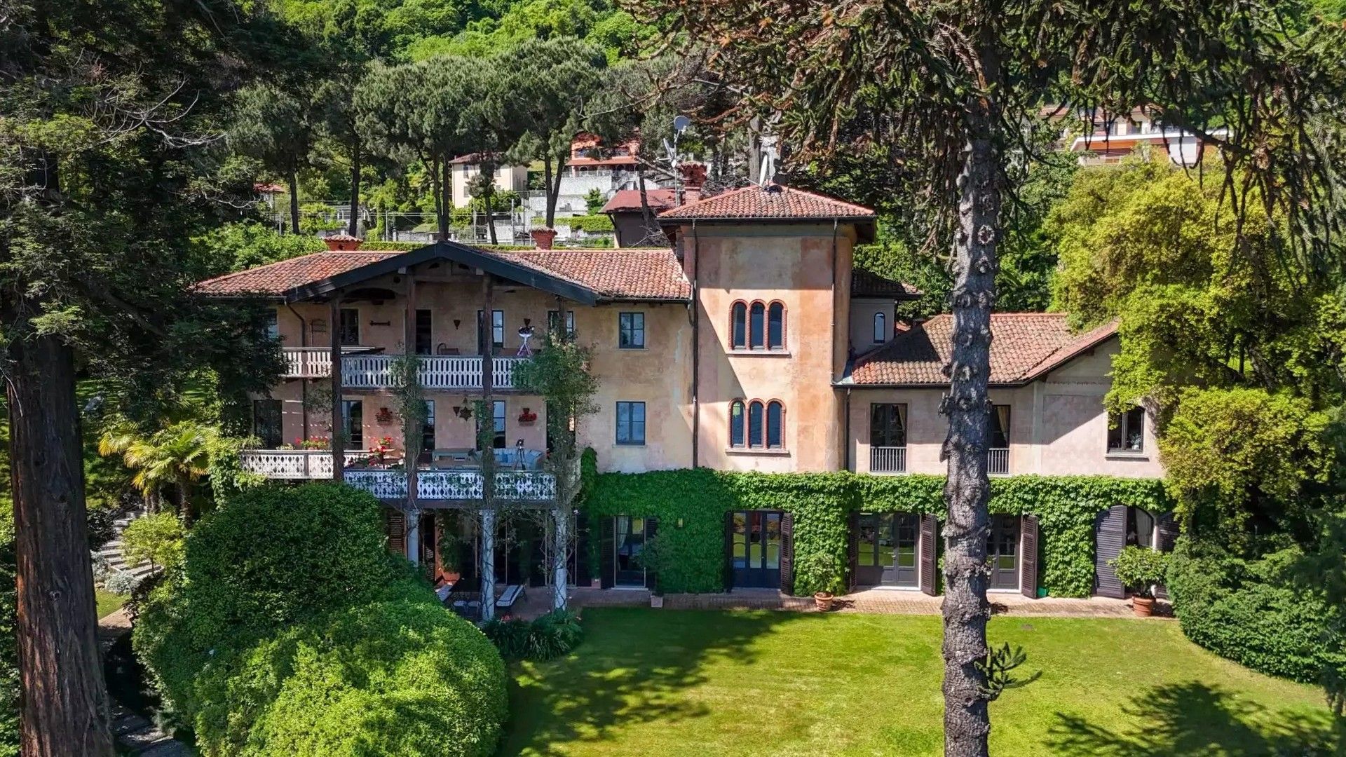 Images Residentie aan het Lago Maggiore met grote tuin