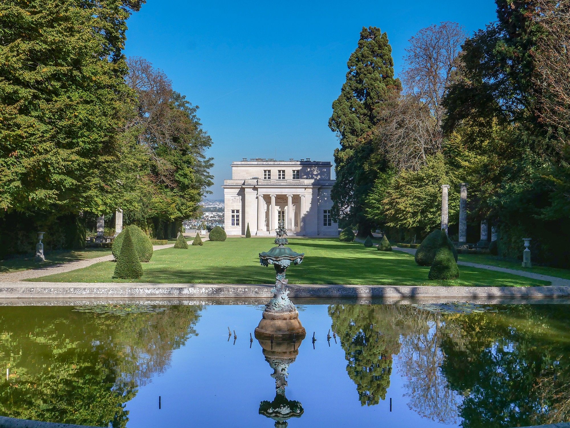 Images Romantisch classicistisch kasteel - uitzicht op de Seine en Parijs