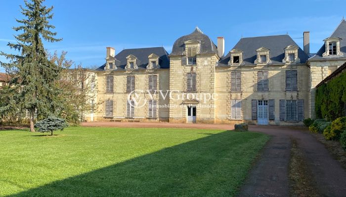 Kasteel te koop Thouars, Nouvelle-Aquitaine,  Frankrijk