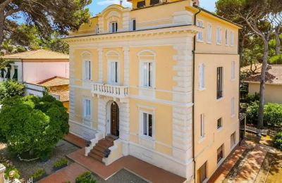 Historische villa te koop Castiglioncello, Toscane, Zijaanzicht